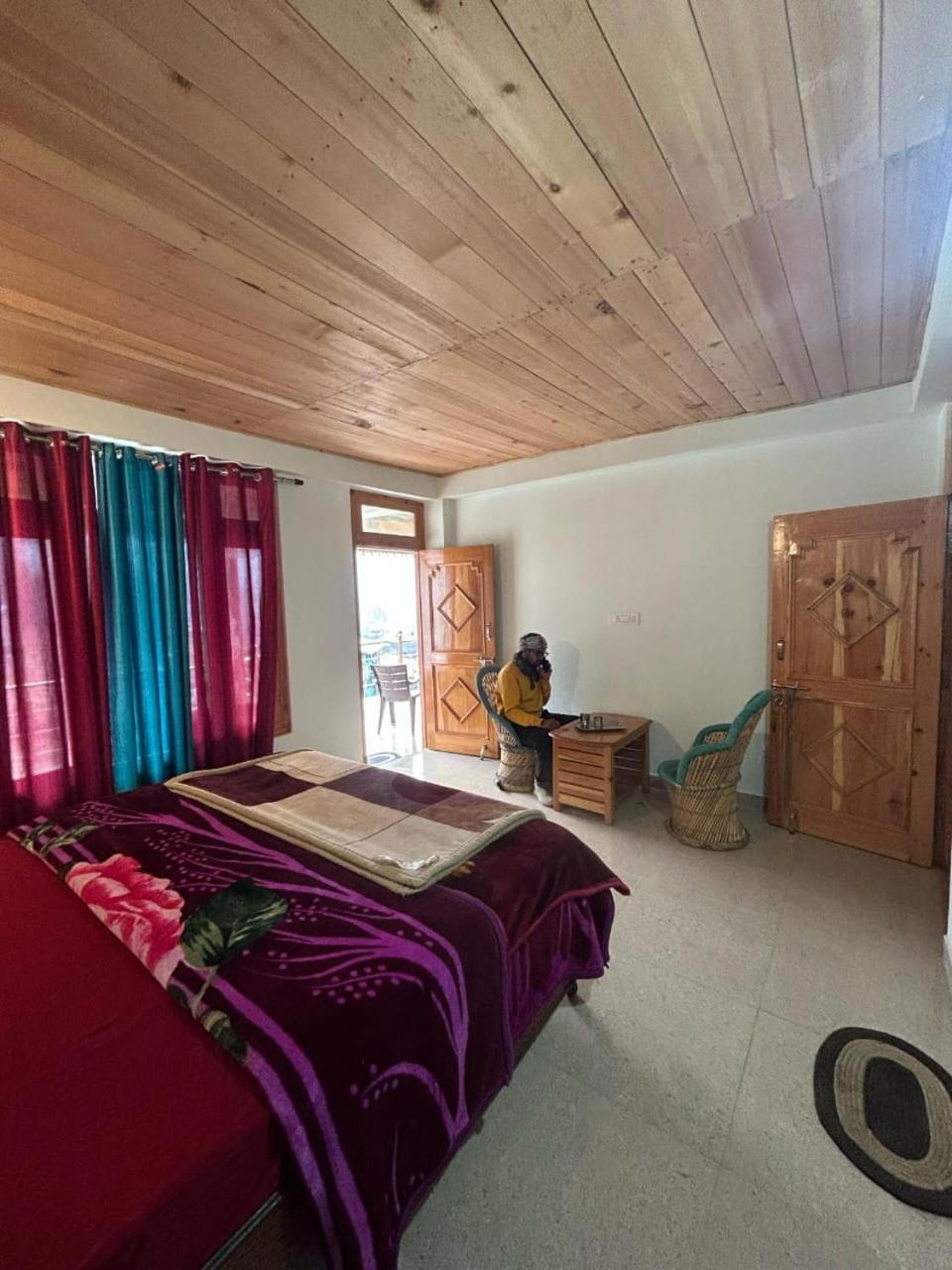 New Brahma Cafe Guest House Kalgha Rom bilde